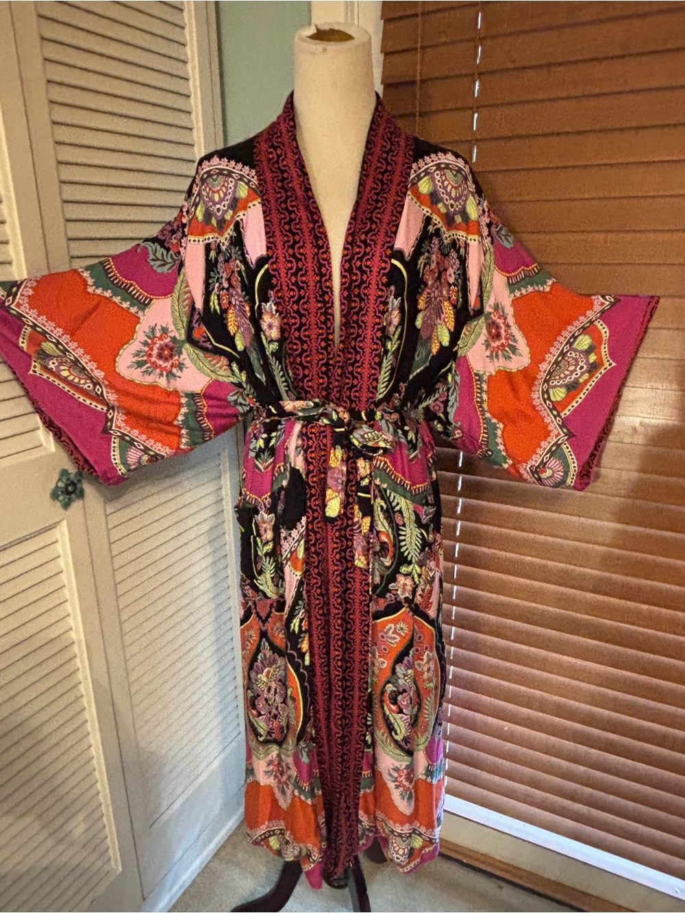 Rachel Zoe Reversible Floral Kimono Robe in Pink, Orange and Black